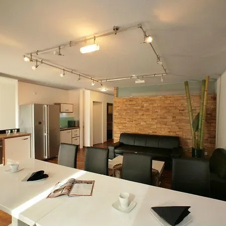 Low Budget Studio Leif By Ged * Zell am See