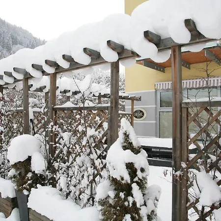 Apartment Low Budget Studio Leif By Ged Zell am See
